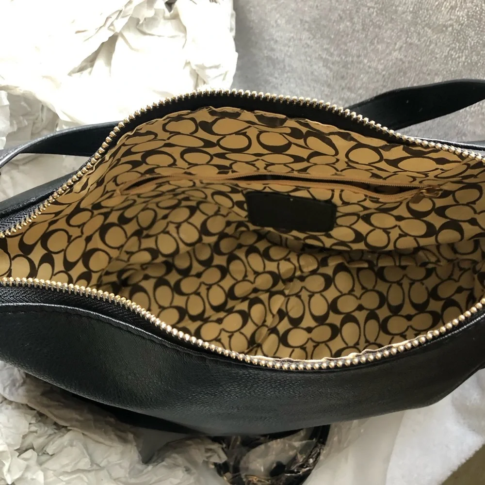 New Coach Shoulder/Cross body bag - Picture 3 of 9